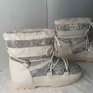 Boots, size 11, cream with rhinestone accents, very pretty.Brand-new, fur inside
